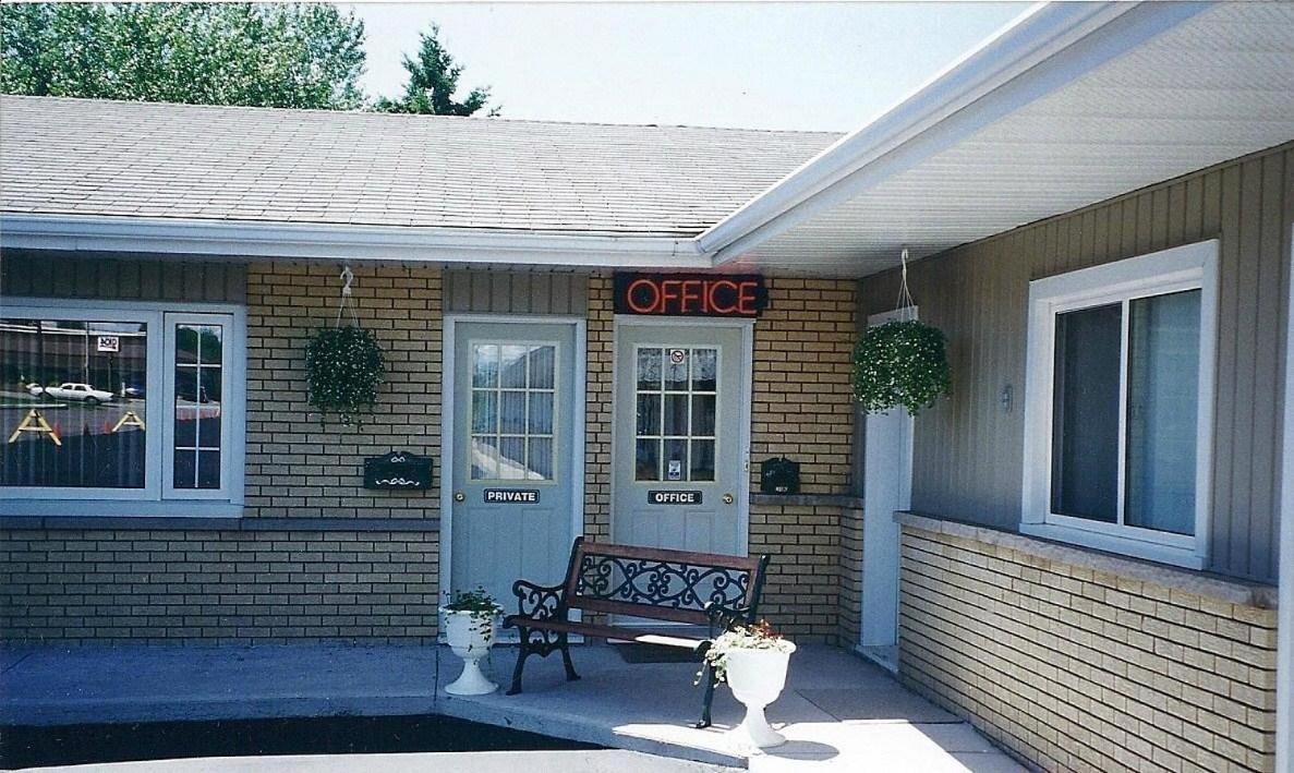 Adams Motel スーセントマリー エクステリア 写真